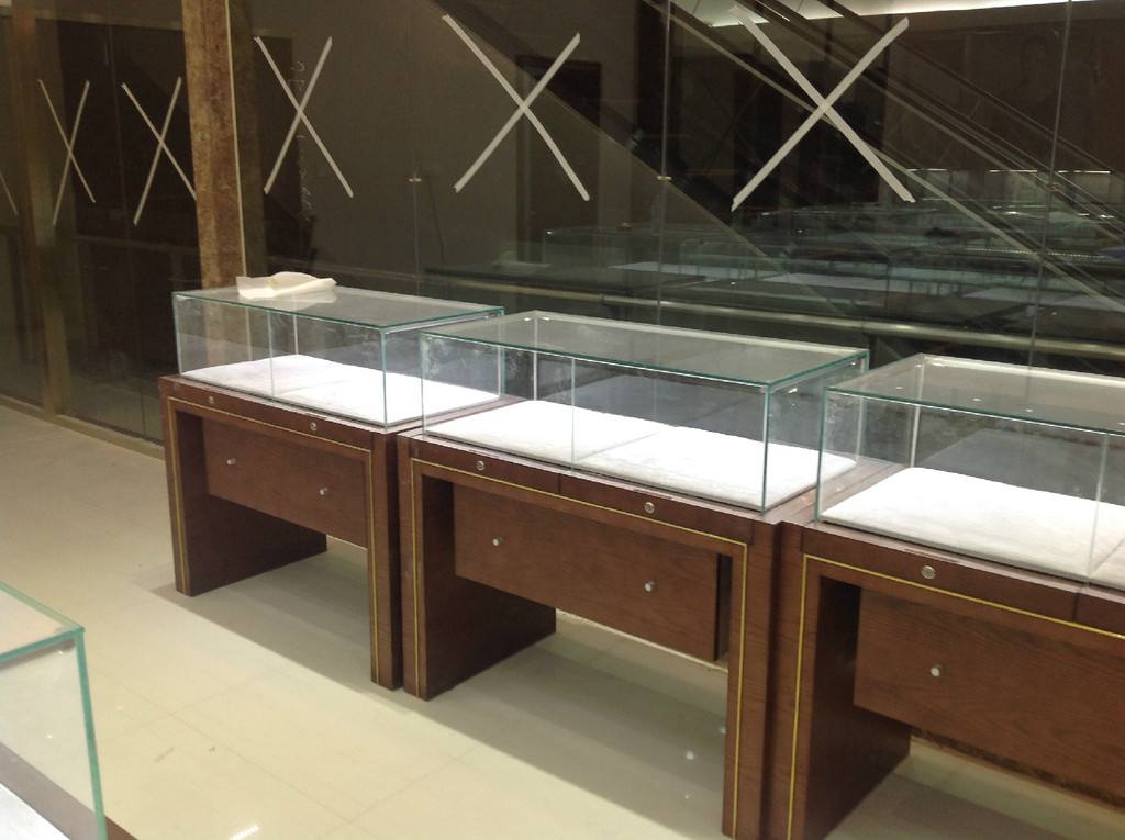 青岛展柜奢侈品展柜