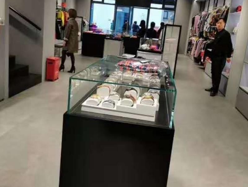 为手表展示制作青岛展柜安装完工